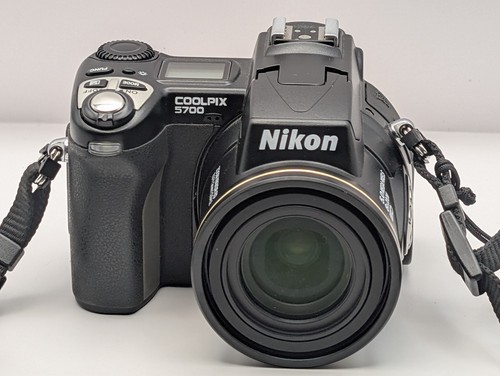 Nikon coolpix 5700 leggere - nikon,
